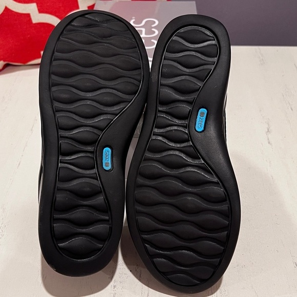 BZEES Black Slip-On Flats with Soft Knit Fabric and Flexible Sole - Picture 8 of 9